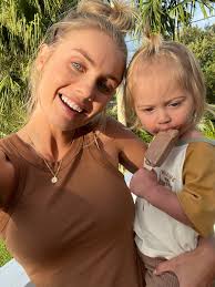 Elyse Knowles — Life Of Elyse BLOG — ELYSE KNOWLES