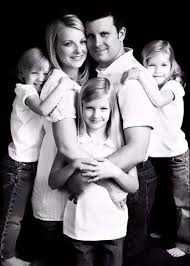 Family Of 5 Photo Ideas Add One Kid Above Mom And Dad And Then It Works For Us 6 Photography Poses Family Family Picture Poses Family Photo Pose
