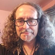 ❤️ Did you know that Robin Williams, for every movie he filmed, asked the  producer to hire at least 10 homeless people to get jobs, during his career  he helped about 1520