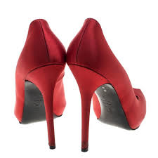 We did not find results for: Alexander Mcqueen Red Satin Heart Peep Toe Pumps Size 41 For Sale At 1stdibs