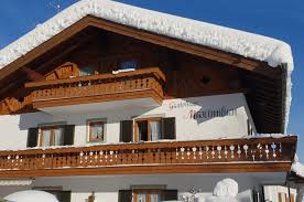 Wir haben 581 feriendomizile gefunden — geben sie ihre reisedaten an. Gaestehaus Maximilian In Mittenwald Oberbayern Home