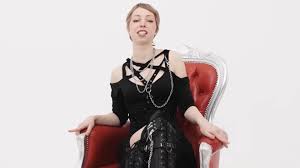 Die Militante Veganerin polarisiert jetzt auf Twitch – Wer ist die  kontroverse Aktivistin?