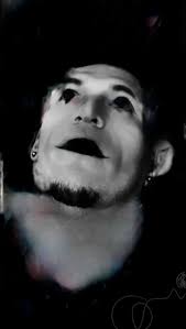 HI GUYS im new here this is my first post yippee, uhh im 17 and work as a  scare actor so im secretly pretty cool >~<