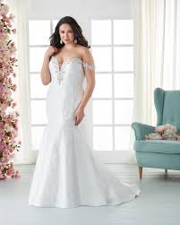 Shop the top 25 most popular 1 at the best prices! 8 Sexy Wedding Gowns For Curvy Brides Bridalguide