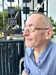 Are there languages with true infixes?