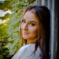 Abby Beyer's Instagram, Twitter & Facebook