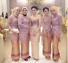 Model baju dress brokat ini biasanya dikenakan dengan pasangan yang terusan atau bisa juga terpisah namun di beberapa kesempatan memang sangat jarang kita menemukan yang terpisah kebanyakan jenis dress modern wanita jaman sekarang di desain dengan model yang menyatu baik. Baju Kebaya Brokat Untuk Orang Gemuk Atasan Soft Ungu Busana Batik Kebaya Jilbab Kebaya Muslim