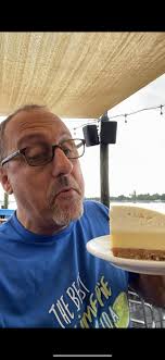 Love me some key lime pie 😋😋😋