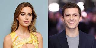 Jun 18, 2021 · henry cavill's girlfriend natalie viscuso released a statement explaining the 2008 photo from a tv show in namibia. Tom Holland Just Went Instagram Official With His Rumoured Girlfriend