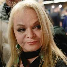 Там лариса александровна столкнулась лицом к лицу с популярной тиктокершей валей карнавал. Larisa Dolina Rasskazala O Zakompleksovannosti Russkih Teatr Kultura Lenta Ru