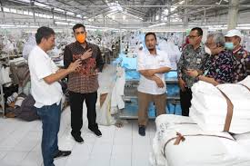 Pabriksepatubandung.blogspot.com adalah website resmi toko nawwaf yang merupakan produsen sepatu di bandung dengan produk kualitas tinggi. Pabrik Garmen Di Kota Probolinggo Bikin Apd Berstandar Who