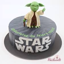 Ich brauche eine seite, auf der ich fondant blumenartikel kaufen kann! Star Wars Torte Mit Yoda Zum Geburtstag Jennys Backwelt