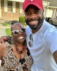 Got to spend my evening with momma celebrating her birthday! HAPPY BIRTHDAY  MOM! I LOVE YOU! 🥰 #thevibewithky