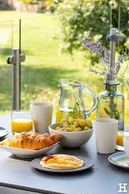 Die Perfekte Jahreszeit Fur Ein Ausgiebiges Fruhstuck Im Freien Meinhoffi Hoffner Hoeffner Wohnen Mobel Wohnraum Gartenmobel Terrassenmobel Garten