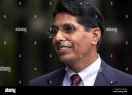 Published 06/07/2003, B-4:1,6; B-5:7, UTS1741072) NC RIVERA .......... June  6, 2003, San Diego, California ........... John Rivera leaving Federal  courthouse after meeting the grandjury. UNION-TRIBUNE NELVIN CEPEDA Stock  Photo