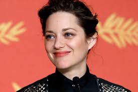 ^ marion cotillard milite toujours pour l'environnement. Marion Cotillard Addresses Brangelina Scandal On Her Instagram Is Not Here For Your Crafted Conversation About Her
