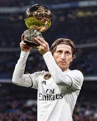 Luka modric has been crowned as this year's ballon d'or winner, france football confirmed at the award ceremony in paris on monday night.the real madrid midf. 433 On Twitter Modric Brings The Ballon D Or To The Santiago Bernabeu Realmadrid