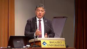 1986 yılında boğaziçi üniversitesi, elektrik elektronik mühendisliği bölümünden mezun oldu. Bogazici Universitesi Eski Rektoru Mehmed Ozkan Kimdir