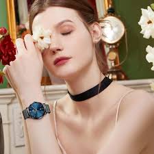 اوليفز ساعة رسمية كوارتز للنساء بتصميم انيق ورفيع وسوار شبكي من الستانلس  ستيل بلون ذهبي وردي وماسي مع عرض التاريخ، ساعة عصرية مقاومة للماء للنساء من  ريلوج بارا موجير : MLY: Amazon.ae: