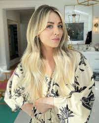 A model and commercial actress from the age of 6, cuoco's first major role was in the tv movie quicksand: Kaley Cuoco S Golden Globes Waves Are Thanks To This 10 Cult Classic Shampoo