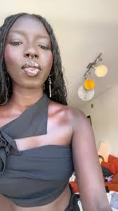 Sarah Laboy's Instagram, Twitter & Facebook