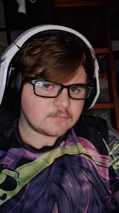 hi everyone 🙂 im ethan (they/he) just posting to say hihi im from the  taunton area of ma and NEED friends i moved here recently to be w my  partner and i