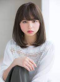 今季オススメのミディアムスタイルです 今流行の 大人可愛い をテーマにしているので 幅広い年齢の方に似合うボブスタイルにしてあります 一番大切な前髪に関しては 一人一人の骨格や顔型に合うようご提案させて頂きますので 是非一度ご相談ください 乾かすだけで