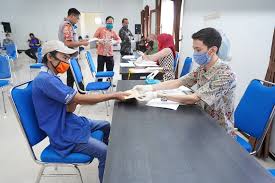 Blue dining room with white and purple curtains. Pengumuman Bansos Cair Awal Januari 2021 Okezone Economy