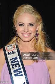 Stephanie Jill's Instagram, Twitter & Facebook