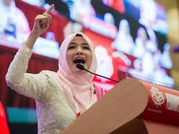 Hari ini golongan lgbt mahu berkongsi tandas, adakah jika dilayan satu hari nanti mereka akan menuntut hak perkahwinan sesama. Puteri Umno Sifatkan Pemimpin Ph Amal Politik Khadam