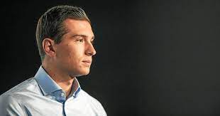 Ou le nouveau politique idéal. Europeennes Jordan Bardella Rn Jeune Homme Police France Le Telegramme