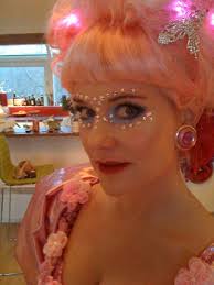 To år før dette bildet ble tatt, ble hun gravid med en for henne ukjent mann. Christine Koht Christine Koht Added A New Photo