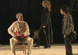 A mother's last wishes send twins jeanne and simon on a journey to the middle east in search of their tangled roots. Incendies Wajdi Mouawad Mise En Scene Wajdi Mouawad Theatre Contemporain Net