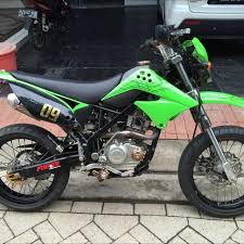 Harga ban pelek buat modif klx supermoto yang cukup terjangkau menjadikan gaya modip ini cukup digemari. Kawasaki Klx 150 Full Modif Supermoto Motor Di Carousell