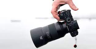 Dan saat ini pilihan kamera mirrorless terbaik pun beragam, mulai dari kamera mirrorless canon, sony, fujifilm, panasonic dan lainnya. Kamera Mirrorless Terbaik