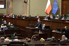 Check spelling or type a new query. Premier Morawiecki Po Glosowaniu W Sejmie Ws Unijnego Funduszu Odbudowy Wygrala Polska Euractiv Pl