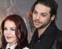 Brasileiro meio-irmão de Lisa Marie Presley faz homenagem à cantora