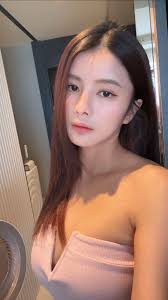 some memories from Amsterdam I've been missing🌷💋✨ mornings just feel too  extra for 5 steps so I'm keeping it simple & glowing hehehe the new vibe is  PEARL SKIN with new 3ce