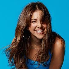 Liz Bustamante's Instagram, Twitter & Facebook