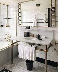 white brass and black classic bathroom dekotipps badezimmer wanne