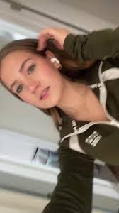 Heather Szymczak's Instagram, Twitter & Facebook