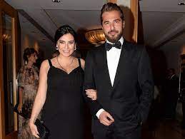 'ev alma komşu al' derler ya, düzyatan çiftinin komşularının hepsi tanıdık. Engin Altan Duzyatan Ve Neslisah Alkoclar In Parmak Isirtan Evi