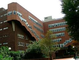 Alvar aalto baker house, mit 1947 importantes obras em 1947, alvar aalto, arquiteto finlandês e um dos pioneiros no movimento moderno é convidado a projetar a baker house, uma residência universitária no campus da universidade de cambridge as margens do rio charles. Top Level Accommodations For Students In The Usa