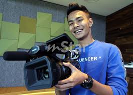Komang tri arta wiguna, rizky ridho ramadhani, ahmad rusadi; Alieff Irfan Mampu Beli Kereta Menggaji 8 Pekerja Kerana 1 Juta Pelanggan Youtube Figura Mstar