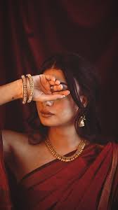 K A V Y A 🌻, ., Saree // @templeofsarees , Jewelry// @jodi.box , Muah //  @blissbeautymuah, Studio // @iconstudiospace