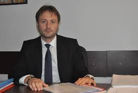 'federaţia noastră a făcut demersuri şi a solicitat premierului mihai tudose ca în noua lege a pensiilor, în sistemul de educaţie, să fie permisă pensionarea cadrelor didactice cu trei ani mai. Profesorii Trebuie SÄƒ IasÄƒ Cu Trei Ani Mai Devreme La Pensie FÄƒrÄƒ Penalizare DeÈ™teptarea Ziarul BacÄƒului