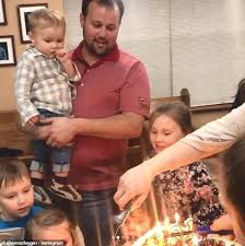 Josh, 33, ultimately confessed to having a pornography addiction and cheating on his wife, anna duggar, in an apologetic statement on the duggar family website. Moment 19 Kids And Counting Star Josh Duggar Is Booked Into Jail On Child Porn Charges Express Digest