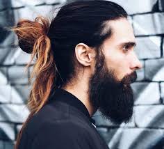 frisur lange haare mannerfrisuren 2018 mann mit langen haaren im ombre look lange haare manner dutt frisur manner lange frisuren fur manner