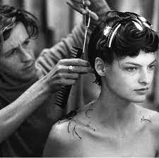 Spiky haircuts and hairstyles are one of the top men's hair trends. Tbt Linda Evangelista S First Short Haircut By Julien D Ys Vogue