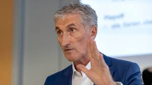 Der ZSC-CEO Peter Zahner gibt das Präsidium der Champions Hockey League  nach vier Jahren ab, sein Nachfolger wird Jörgen Lindgren.